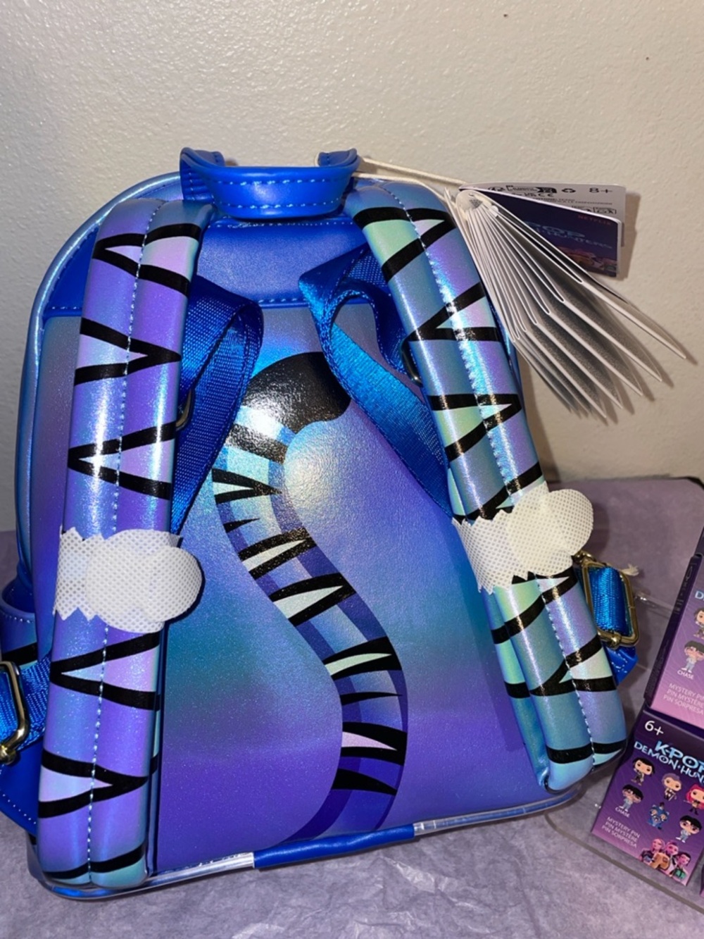 Exclusive Loungefly KPop Demon Hunters Derpy Light Up Glow Mini Backpack & Pins - Picture 8 of 16